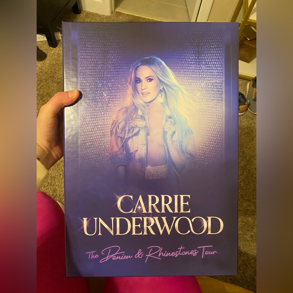 Carrie Underwood merchandise from VIP tickets. Info in details
